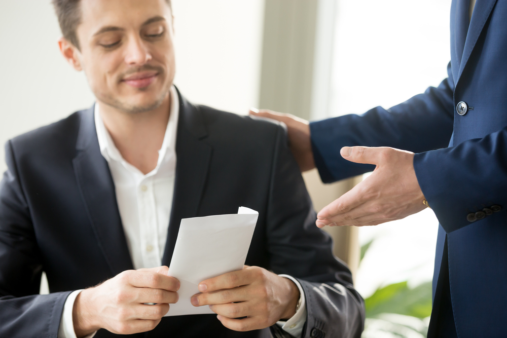 Découvrez comment un détective privé peut vous aider à prouver le détournement de clients par un salarié ou associé. Protégez votre entreprise en identifiant et en documentant les actes de concurrence déloyale.